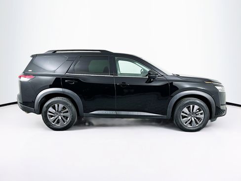 Used 2024 Nissan Pathfinder SV image 10