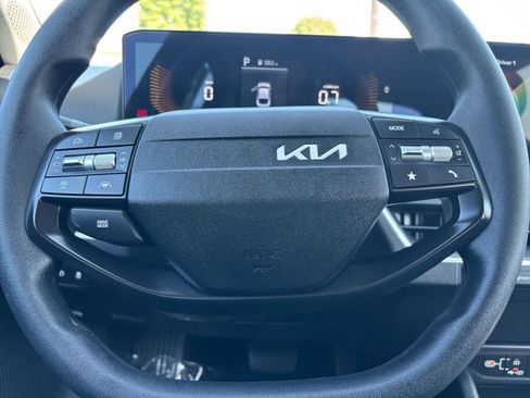 Used 2025 Kia K4 FWD image 29