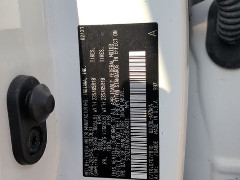 Used 2021 Toyota Highlander LE image 34