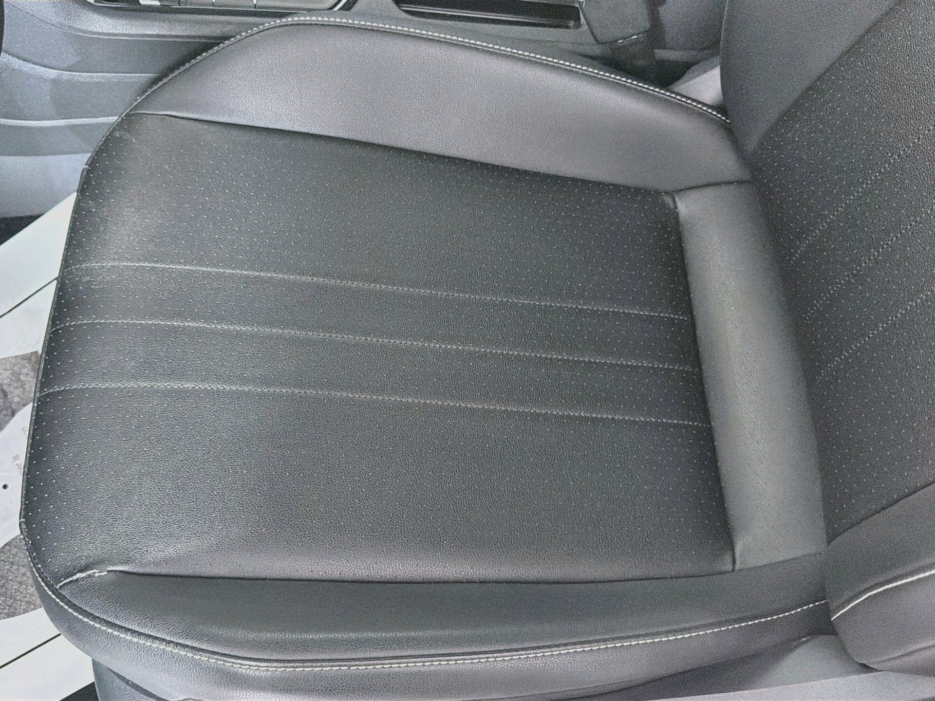 Used 2023 Volkswagen Tiguan SE R-Line FWD image 18