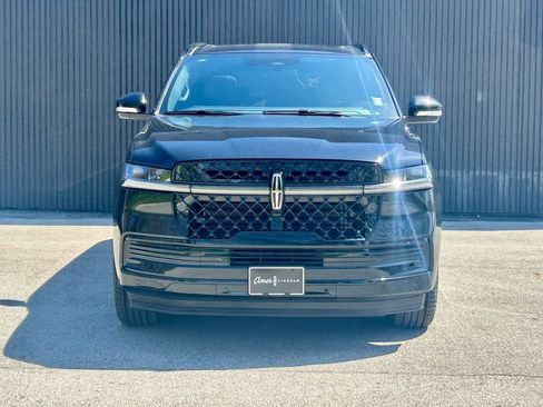 New 2026 Lincoln Navigator L Reserve AWD/4WD image 9