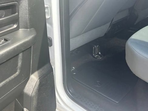 Used 2017 RAM 1500 Express RWD image 25