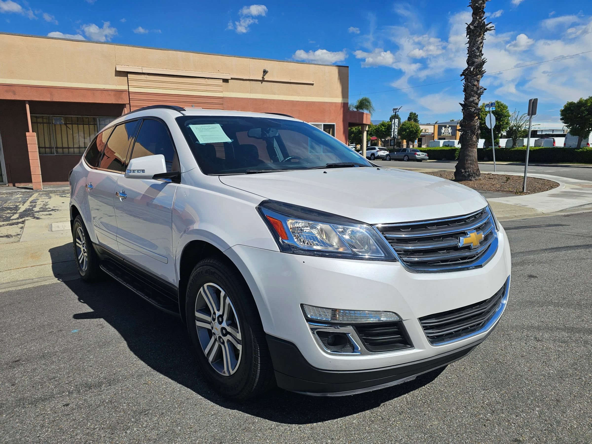 Used 2016 Chevrolet Traverse LT FWD image 3