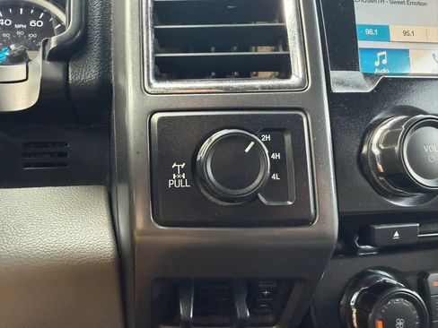 Used 2017 Ford F250 XLT w/ XLT Premium Package AWD/4WD image 15