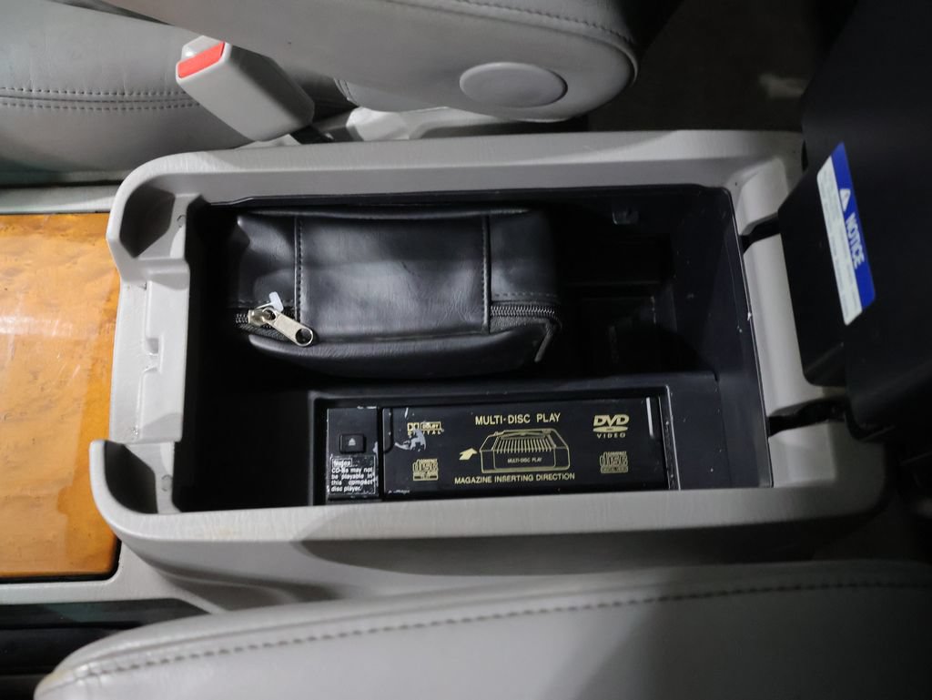 Used 2007 Lexus LX 470 4WD w/ Preferred Accessory Pkg image 30