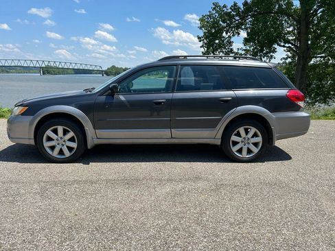 Used 2009 Subaru Outback 2.5i Special Edition AWD/4WD image 2