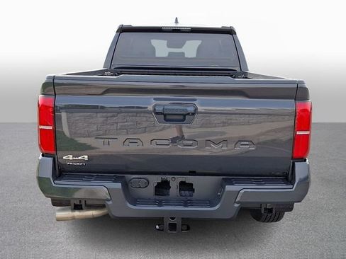 Used 2025 Toyota Tacoma SR5 AWD/4WD image 5