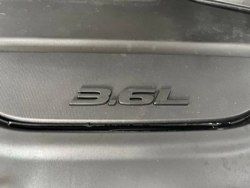 Used 2024 Chrysler Pacifica Touring-L FWD image 10