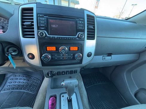Used 2017 Nissan Frontier SV w/ SV Value Truck Package AWD/4WD image 15