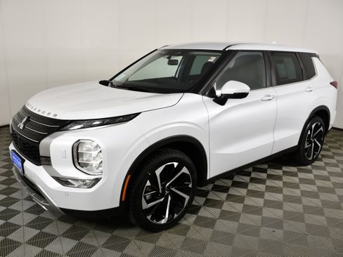 Used 2023 Mitsubishi Outlander SE AWD/4WD image 10