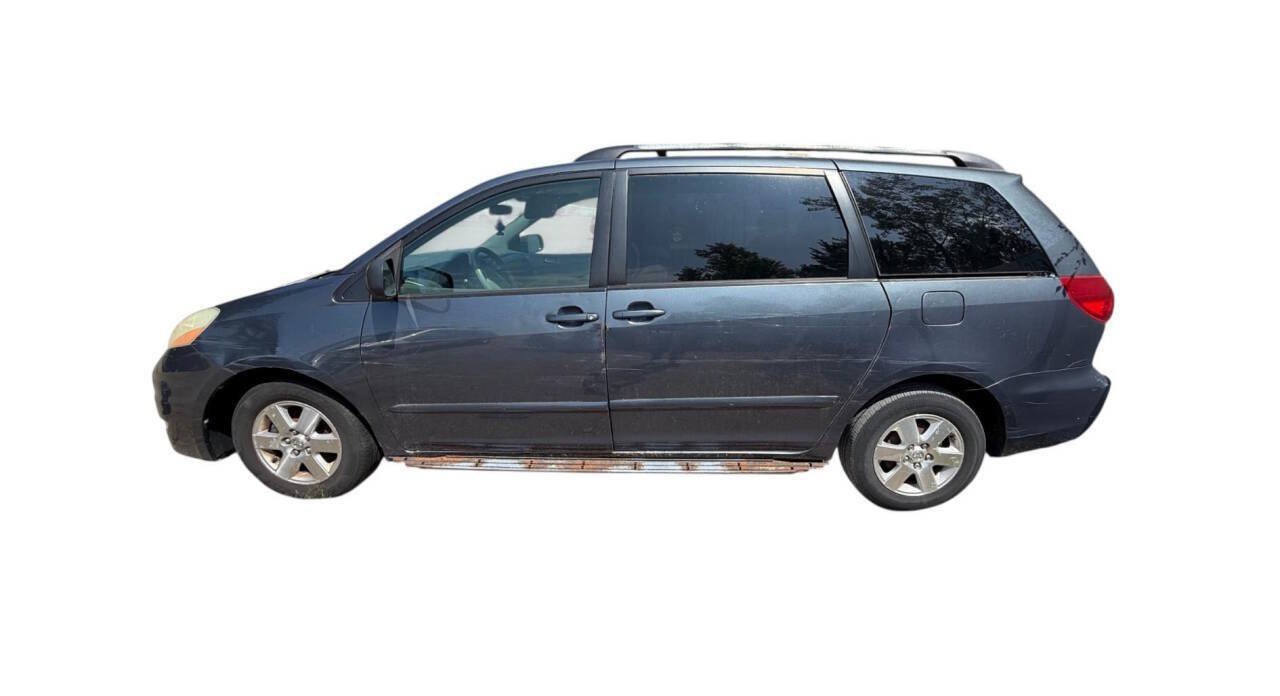 Used 2006 Toyota Sienna XLE FWD image 2