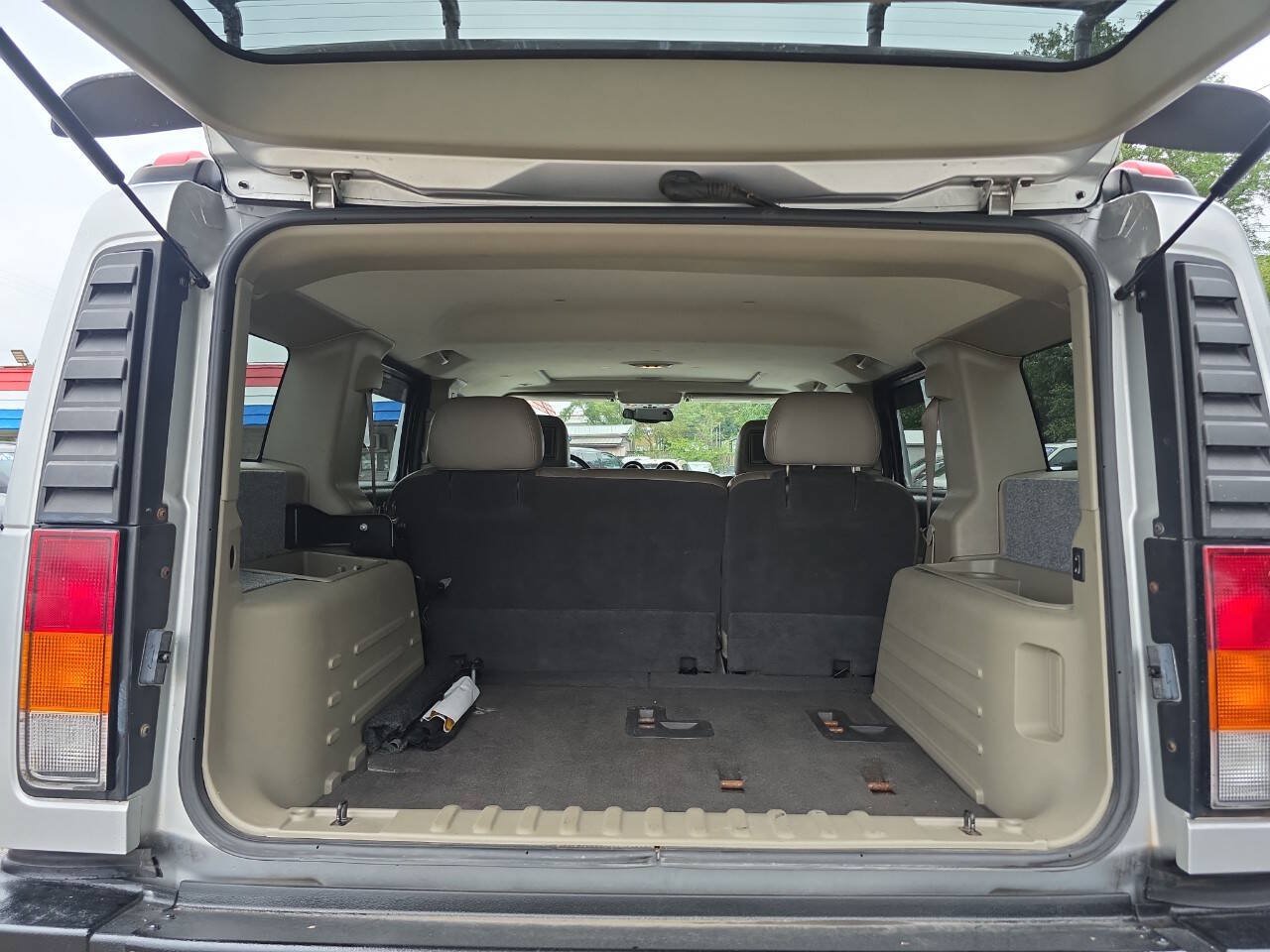 Used 2003 HUMMER H2 w/ Preferred Equipment Group AWD/4WD image 18