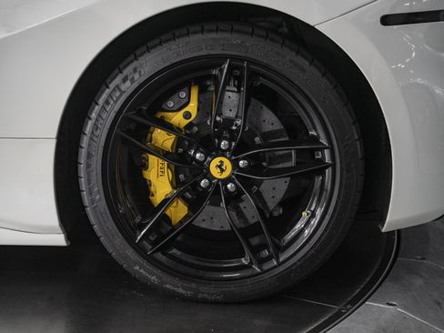 Used 2018 Ferrari 488 GTB RWD image 19