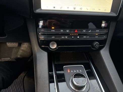 Used 2019 Jaguar F-PACE Premium image 17
