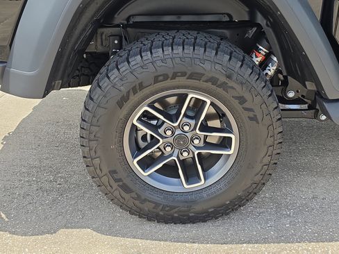 Used 2018 Toyota Tacoma TRD Sport RWD image 5
