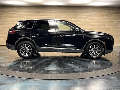 Used 2023 Lincoln Nautilus Standard w/ Premium Package image 11