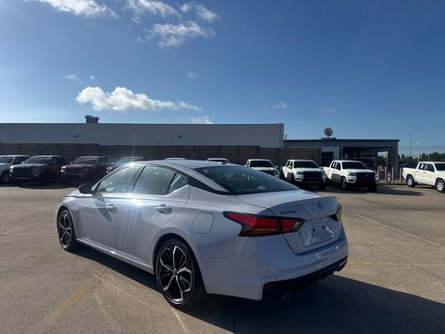 Certified 2025 Nissan Altima 2.5 SR FWD image 16