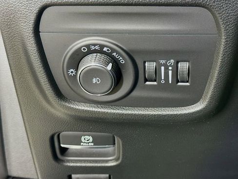 Used 2025 Jeep Grand Cherokee Overland AWD/4WD image 10