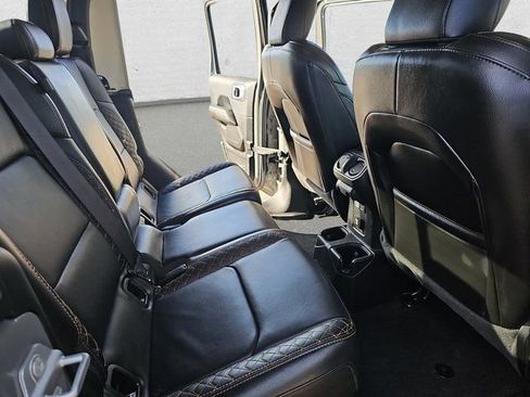 Used 2023 Jeep Gladiator Overland image 10