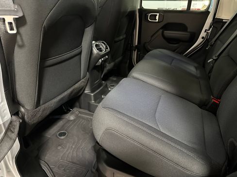 Used 2023 Jeep Wrangler Unlimited AWD/4WD image 16
