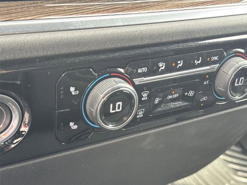 Used 2022 Chevrolet Silverado 1500 LT image 20