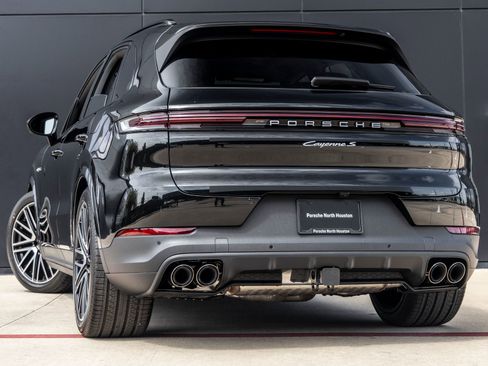 New 2026 Porsche Cayenne S image 3