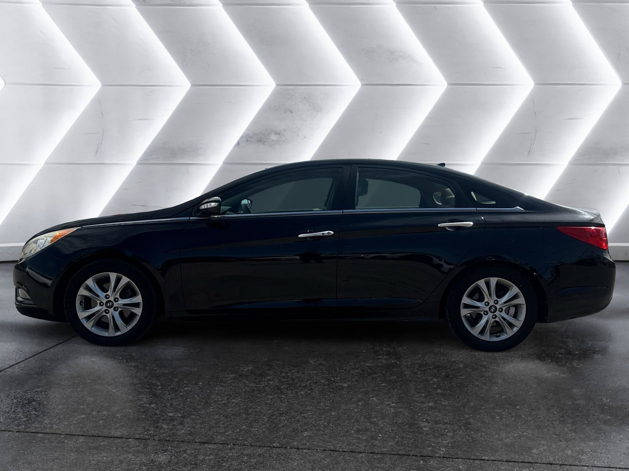 Used 2013 Hyundai Sonata Limited w/ Premium Pkg FWD image 4