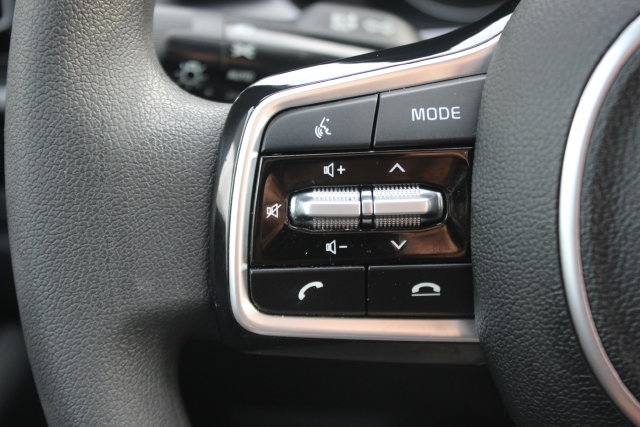 Used 2023 Kia Sorento LX AWD/4WD image 13