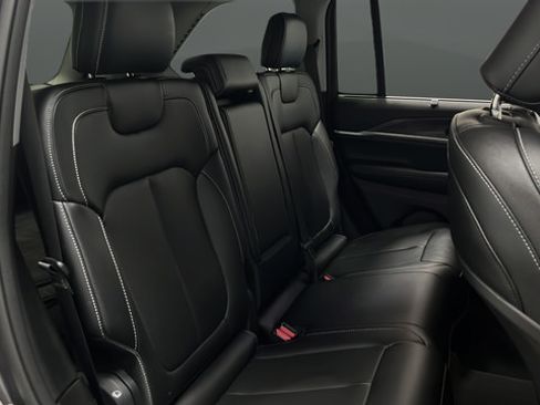 Used 2023 Jeep Grand Cherokee Limited w/ Luxury Tech Group II AWD/4WD image 23