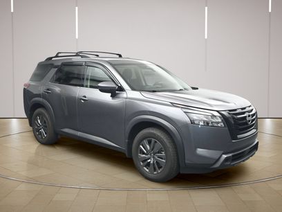 Used 2024 Nissan Pathfinder SV w/ Black Appearance Package
