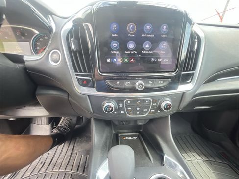 Used 2022 Chevrolet Traverse LT image 17