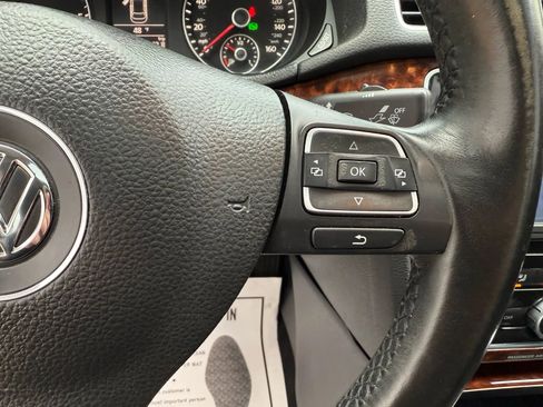 Used 2013 Volkswagen Passat TDI SEL Premium image 18