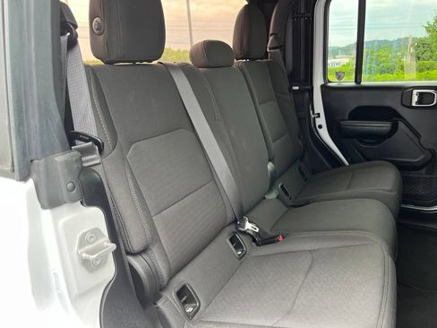 Used 2023 Jeep Gladiator Sport AWD/4WD image 22