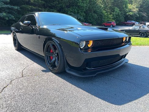 Used 2017 Dodge Challenger SRT Hellcat RWD image 3