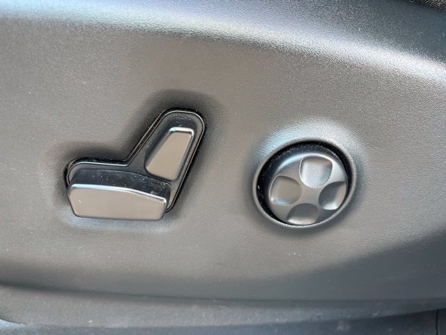 Used 2024 Chrysler Pacifica Limited FWD image 9