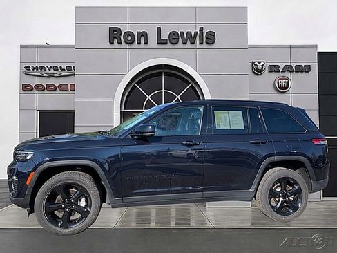 Used 2024 Jeep Grand Cherokee Limited w/ Black Appearance Package image 1