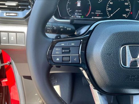 Used 2025 Honda Pilot Touring image 11