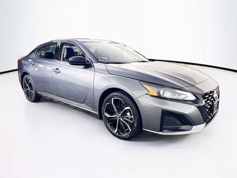 New 2026 Nissan Altima 2.5 SR FWD image 3