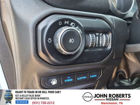 Used 2022 Jeep Wrangler Unlimited Sahara w/ Cold Weather Group image 30