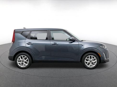 Used 2025 Kia Soul LX w/ LX Technology Package FWD image 8