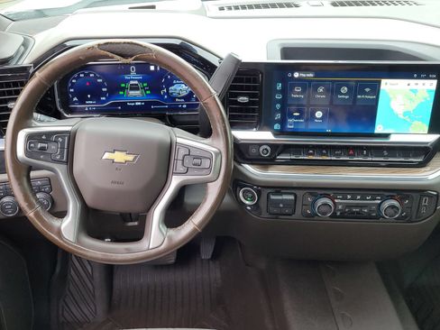 Used 2022 Chevrolet Silverado 1500 LT AWD/4WD image 12