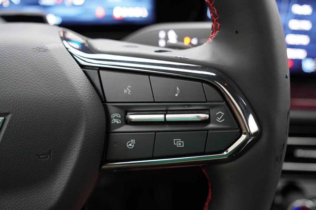 Certified 2024 Chevrolet Traverse RS FWD image 37