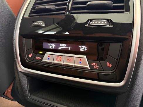 Used 2021 BMW X7 M50i w/ Dynamic Handling Package image 46