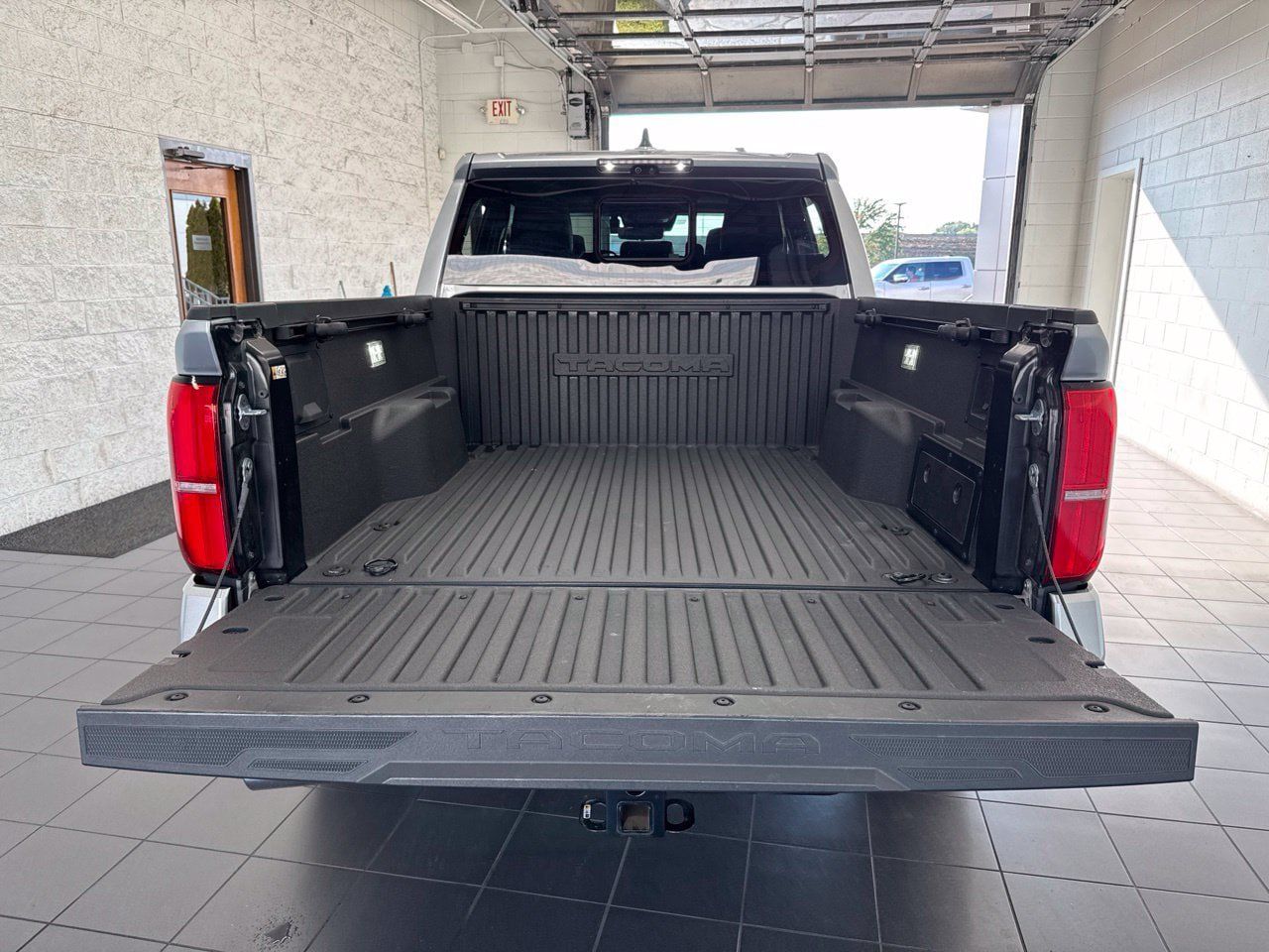Certified 2025 Toyota Tacoma Limited AWD/4WD image 10