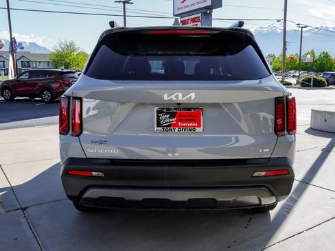 Used 2023 Kia Sorento S w/ Panoramic Sunroof Package AWD/4WD image 7