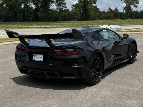 Used 2026 Chevrolet Corvette ZR1 w/ ZR1 Carbon Fiber Aero Package RWD image 3