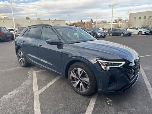 Used 2024 Audi Q8 e-tron Premium image 3