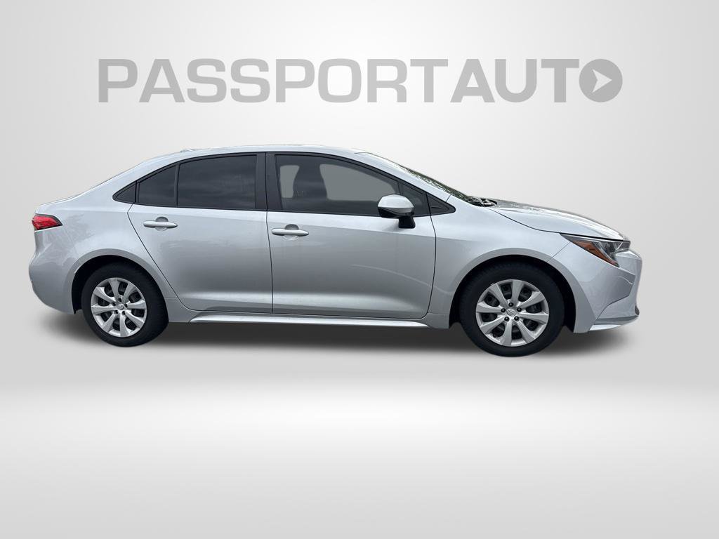 Used 2022 Toyota Corolla LE FWD image 2