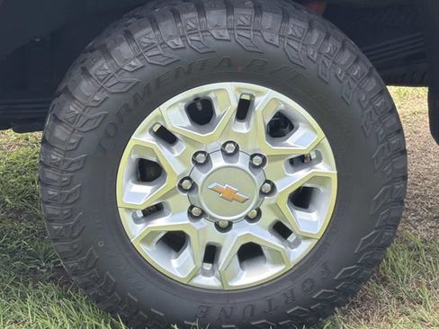 Used 2025 Chevrolet Silverado 2500 LT AWD/4WD image 18