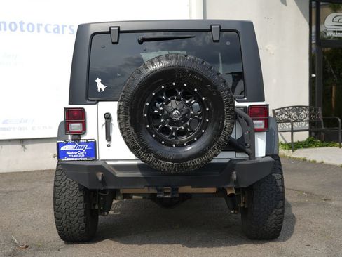Used 2015 Jeep Wrangler Unlimited Rubicon w/ Connectivity Group AWD/4WD image 6
